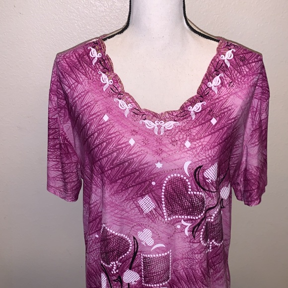 DC Classic Las Vegas Short Sleeve Scalloped V-Neck Pink Glitter Blouse - Picture 2 of 9